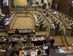 DPR Sepakati Pilkada Serentak 27 November 2024