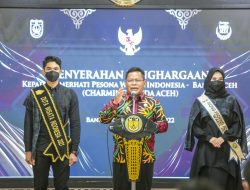 Aminullah Anugerahi Penghargaan Kepada Pemerhati Pariwisata di Banda Aceh