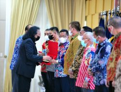 Sukses Perangi Rentenir Di Banda Aceh, Harian Waspada Anugerahi Award Untuk Aminullah