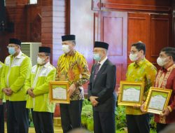 MES Aceh Beri Penghargaan untuk Gubernur Nova Iriansyah