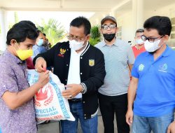 Wali Kota Serahkan Paket Ramadan Kepada Penyandang Disabilitas