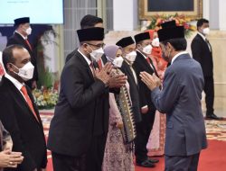 Lantik Anggota KPU dan Bawaslu, Presiden: Segera Tancap Gas Siapkan Pemilu dan Pilkada Serentak 2024