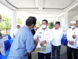 Amin-Zainal Berbagi Rasa dengan 4.206 Warga Miskin Banda Aceh