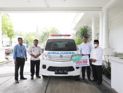 Wali Kota Serahkan 5 Unit Becak dan 1 Ambulans Bantuan CSR Bank Aceh