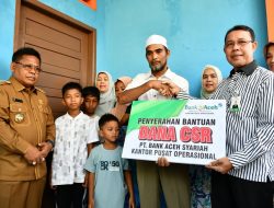 Aminullah Kembali Serahkan Bantuan Bedah Rumah Pada Warga Duafa