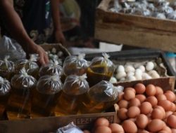 Catat! Ini Cara Beli Minyak Goreng Rp14.000 Pakai PeduliLindungi atau NIK