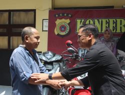 Polisi Serahkan Barang Bukti Sepeda Motor Hasil Kejahatan Kepada Pemiliknya