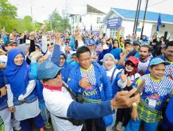 Kangen Dengan Aminullah, Warga Berebut Foto Bareng Saat Acara Fun Walk HUT ke-24 PAN