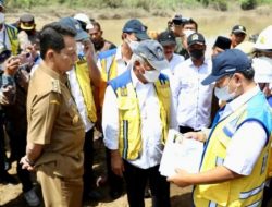 Pj Gubernur Aceh Bersama Menteri PUPR Tinjau Lokasi Terdampak Banjir di Aceh Utara