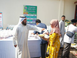 Masyarakat Sibreh Terima 200 Paket Beras dan Daging Dari Pesantren Imam Syafi’i