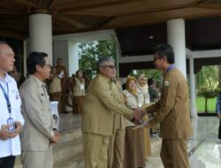 Sekda Serahkan SK Kenaikan Pangkat dan Pensiun bagi 1.146 Pegawai Pemerintah Aceh