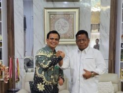 Muhammad Syah Sambangi Kediaman Mantan Dirut Bank Aceh