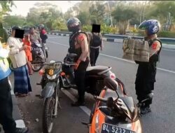 Polisi Evakuasi Bayi Perempuan Yang Ditemukan dalam Kardus