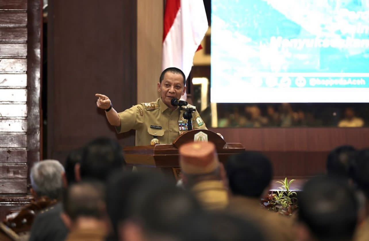 Penjabat Gubernur Aceh Achmad Marzuki, memberikan sambutan dan arahan saat membuka acara Musyawarah Perencanaan Pembangunan ( MUSRENBANG) Rencana Kerja Pemerintah Aceh Tahun 2024, dengan tema Percepatan Pertumbuhan Ekonomi dan Peningkatan Kualitas SDM dalam rangka Menyukseskan Pelaksanaan Pemilu Serentak dan PON 2024, 11 s.d 18 April 2023 di Anjong Mon Mata, Banda Aceh, Selasa (11/4/2023).