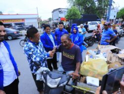 Aminullah dan Pengurus PAN Banda Aceh Bagi 4500 Paket Takjil
