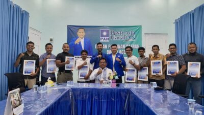 Aminullah Usman Serahkan Hadiah Pemenang Instagram Photo Contest