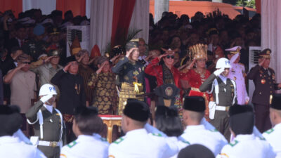 Berbusana Adat Kesultanan Deli, Presiden Pimpin Upacara Peringatan Harlah Pancasila