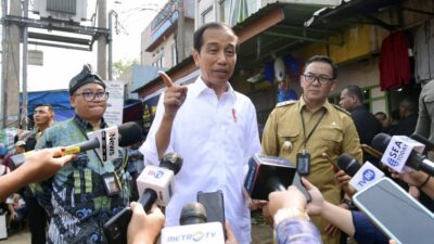 Presiden Jokowi memberikan keterangan pers usai meninjau Pasar Parungpung, Bogor, Jabar, Rabu (21/06/2023). (Foto: BPMI Setpres)