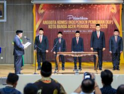 Plh Wali Kota Amiruddin Lantik Anggota KIP Banda Aceh