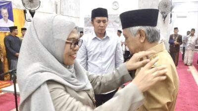 Camat Sukmawati Lantik Pj Imum Mukim Lueng Bata