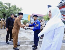 Plt Sekdako Wahyudi Serahkan SK Kenaikan Pangkat 223 PNS