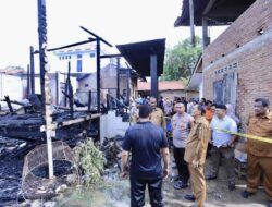 Tinjau Kebakaran Lueng Bata, Amiruddin Semangati dan Serahkan Bantuan bagi Korban