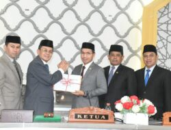 Pj Wali Kota Serahkan Raqan Pembentukan dan Susunan Perangkat Daerah kepada Dewan