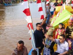 Achmad Marzuki Meriahkan Lomba Perahu Hias PKA-8