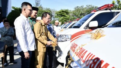 Amiruddin Serahkan Lima Unit Ambulance Jenazah untuk Sejumlah BKM