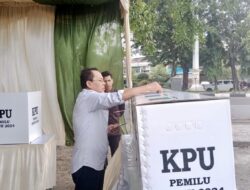 Pj Wali Kota Amiruddin Salurkan Hak Suara di TPS Kampung Baru