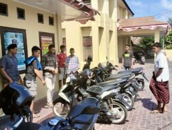 Pemuda Lamdingin Serahkan Lima Sepmor ke Polsek Kuta Alam