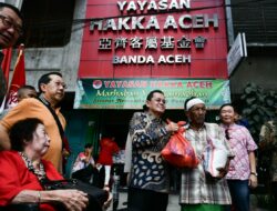 Amiruddin Bersama Yayasan Hakka Aceh Bagi Paket Ramadan