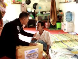 Polresta Banda Aceh Bagikan Paket Ramadan Untuk Disabilitas