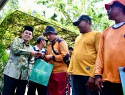 Pj Wali Kota Amiruddin Serahkan Paket Ramadan Bank Aceh bagi Pasukan Oranye