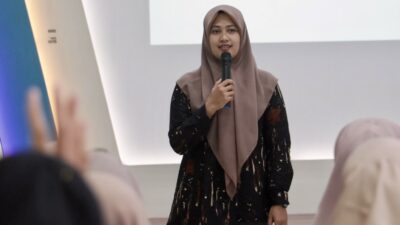 Ketua Yayasan Aceh Bergerak, Eva Hazmaini