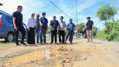 Tinjau Jalan Rusak di Permukiman Warga, Amiruddin Instruksikan Dinas PUPR Segera Perbaiki