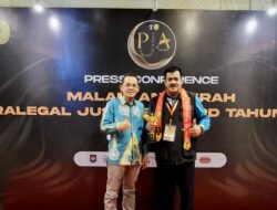 Keuchik Alta Zaini Raih Anugerah Paralegal Justice Award Tingkat Nasional