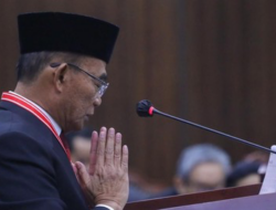 Menko PMK: yang Dapat Bansos Adalah Korban Judi Online