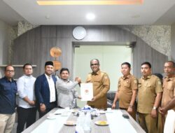 KIP Banda Aceh Serahkan Dokumen Administrasi Pengangkatan Anggota DPRK Hasil Pileg 2024