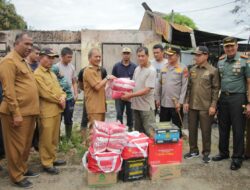 Gerak Cepat Ade Surya Serahkan Bantuan Masa Panik Kebakaran di Aspol Lamteumen