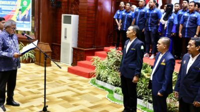 Pj. Gubernur Aceh, Bustami, SE, M.Si, saat mengukuhkan Pengurus Karang Taruna Aceh Masa Bhakti 2024-2029 di Anjong Mon Mata, Banda Aceh, Selasa, (20/8/2024).