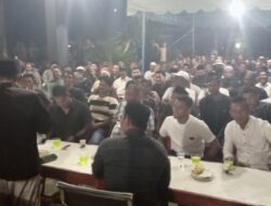 Rumah Syech Muharram ‘Bupati Rakyat’ Diserbu Warga