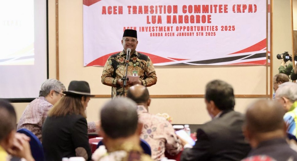 Pj. Gubernur Aceh, Dr. H. Safrizal ZA, M.Si, saat memberi sambutan pada acara Aceh Investment Opportunities 2025 yang diselenggarakan KPA Lua Nanggroe di Hotel Hermes Palace, Banda Aceh, Minggu, (5/1/2025).