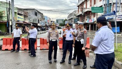 Kadishub Wahyudi Tinjau Lokasi Kendaraan Naik ke Atas Pembatas Jalan