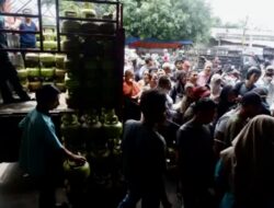 Diduga Kelelahan, Ibu Rumah Tangga Tewas Antre Gas Elpiji 3 Kg