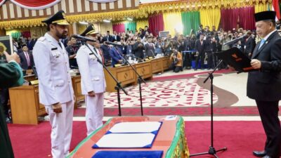 Menteri Dalam Negeri RI, Prof. Drs. H. Muhammad Tito Karnavian, MA, Ph.D, atas nama Presiden RI, secara resmi melantik H. Muzakir Manaf, sebagai Gubernur Aceh dan Fadhlullah, SE, sebagai Wakil Gubernur Aceh pada Periode 2025-2030 dalam Rapat Paripurna DPRA, di Gedung DPRA, Banda Aceh, (12/2/2025).