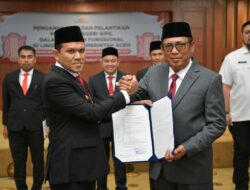Wagub Fadhlullah Serahkan SK Plt Sekda Aceh ke Alhudri dan Lantik 47 Pejabat Fungsional