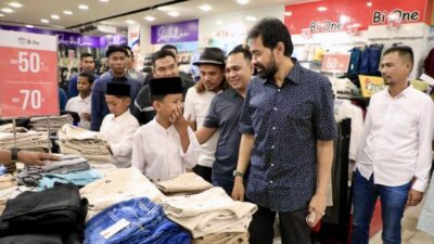 Gubernur Mualem Boyong 120 Anak Yatim Belanja Baju Lebaran