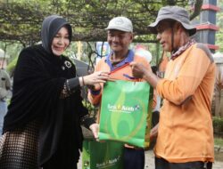 Komitmen Wali Kota Illiza Berangkatkan Umrah Petugas Kebersihan Teladan