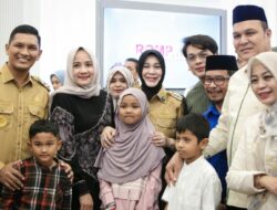 Illiza-Afdhal Boyong Ratusan Anak Yatim Belanja Baju Lebaran